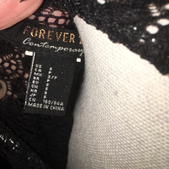 *SOLD* 3 for $30 Forever 21 Geo Crochet Crop Top - Picture 7 of 8